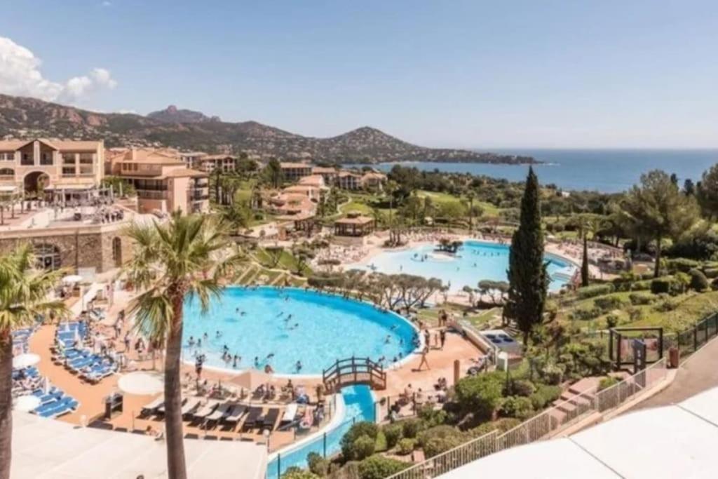 Superbe Appartement Village Cap Esterel 4P Climatise Сен-Рафаэль Экстерьер фото