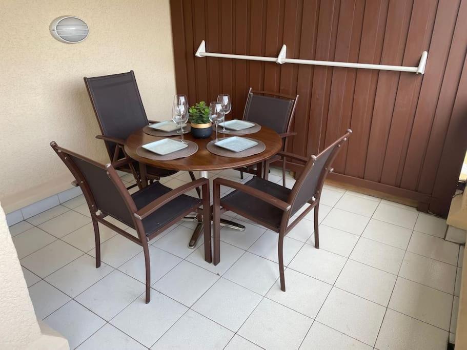 Superbe Appartement Village Cap Esterel 4P Climatise Сен-Рафаэль Экстерьер фото